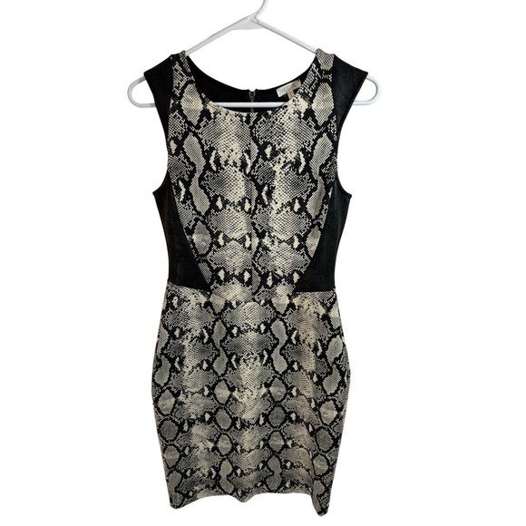Snake Print Weston Black White Sheath Dress M Scuba Isela Cap Sleeve $158 - Picture 1 of 7